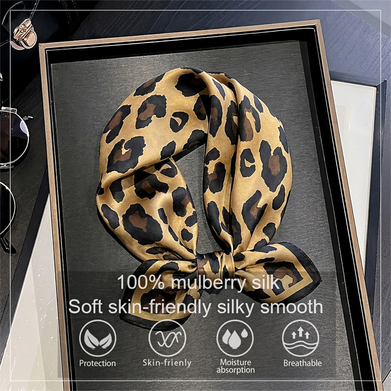 Scarf Silk Square - Шелковый квадратный платок с леопардовым принтом,